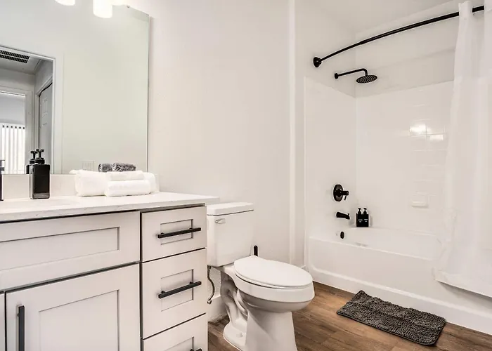 Boulevard 1br By Stadium Pool Parking Gym 09 * Glendale
